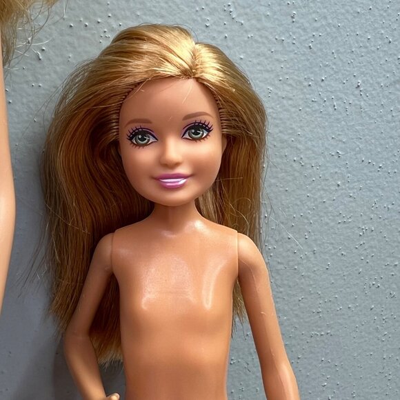 Barbie Sisters Go Fishing 2011 Stacie Outfit Pole Picnic Blanket Shoes Set - Picture 3 of 13